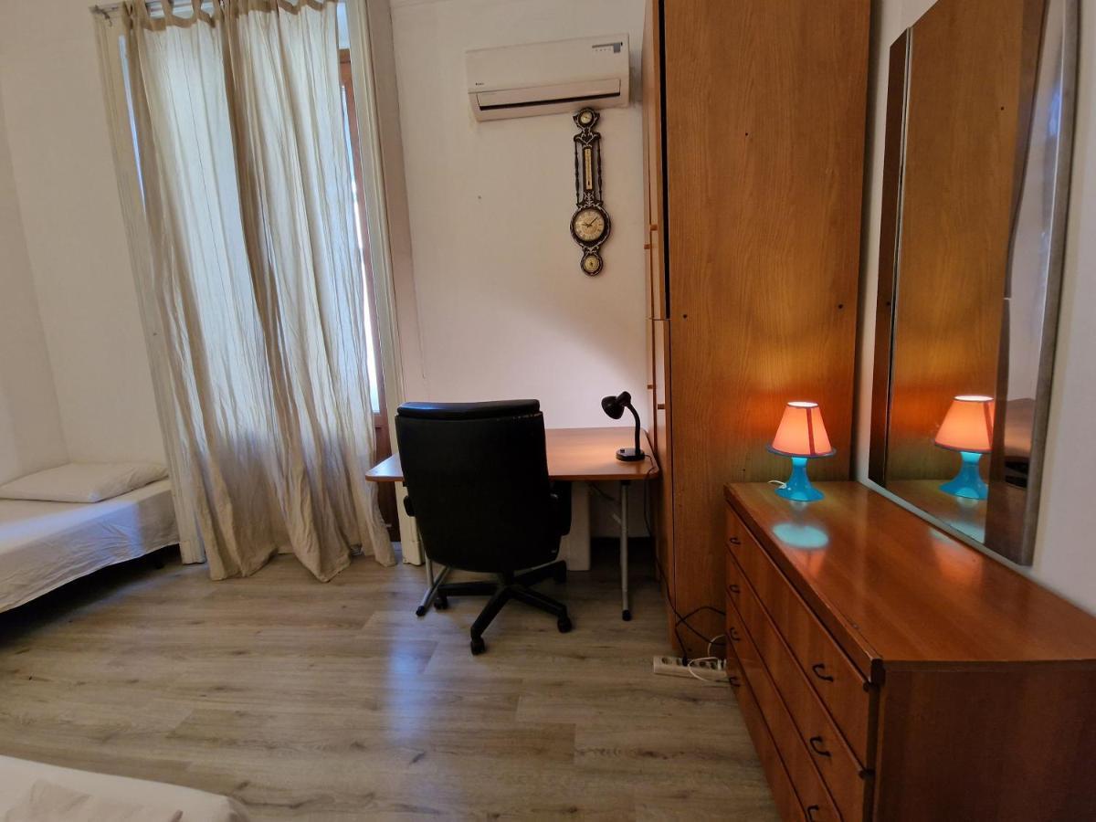 Private Room In A Quiet Apartment In The City Center Mailand Exterior foto